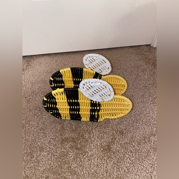 Hobby Lobby Dining Bumble Bee Napkin Holder Poshmark